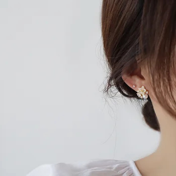 14k Äkta Guld Smycken Mode Crystal Pearl Blomma Utsökt Söt Stud Earrings för Woman Semester Part Eleganta Örhänge