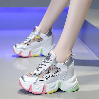 2020 Designers Kvinnor Platform Sneakers 8.5 cm Höjd Ökar Silver Chunky Casual Skor Sport Vulkaniserat Skor Färgstark Kvinna