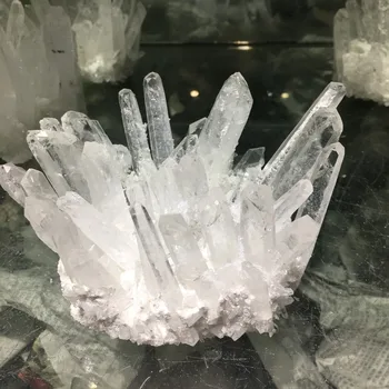 450g Naturliga vita kristallklart kvarts vit kristall kluster nunatak dekoration crystal kolumnen punkt