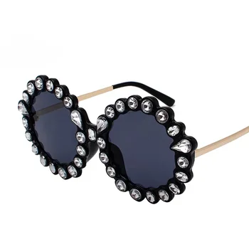 Designer Solglasögon för kvinnor Runt Nyanser av hög kvalitet svart Kristall Diamanter stor ram Sten till salu med UV-Skydd
