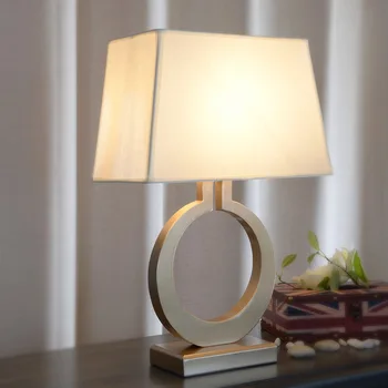 Hög Kvalitet med Modern Lyx bordslampa Villa Golden Matbord Dekoration bordslampa Nordiska Retro Sovrummet vid Sängen LED-Ljus