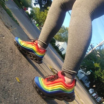 Kvinnor Sneakers 2020 Hösten Rainbow Platfrom Chunky Sneakers för Damer Bekväma sportskor Casual Ourdoor Skor för Kvinnor