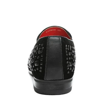 Mode Rhinestone Casual Läder Skor Lyx Varumärke Män Loafers Ungdomar Populära Bröllop skor Svart Lägenheter 061