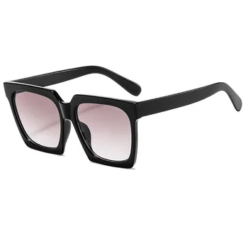 Nytt Mode Rektangel Solglasögon för Kvinnor Luxulry Varumärke Designer Vintage Män Klassiska Nit Nyanser Kvinnor Män Glasögon UV400 Oculos