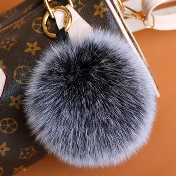 Real Fox Fur Ball Nyckelring Pompon Päls Bag Charm Kvinnor Handväska Tillbehör Mode Prydnad Bil Hänge Söt bt21 Nyckelring