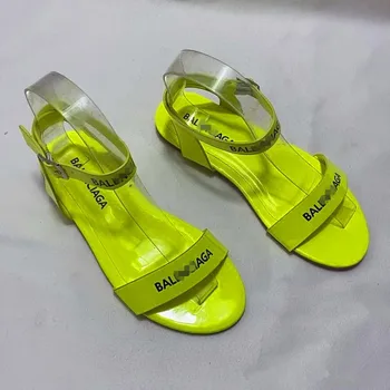 Sommaren 2020 Ny Kvinna Platta Sandaler med Öppen Tå Solid Färg Offentlig Beach Shoes Casual Mode Plus Size Sandaler
