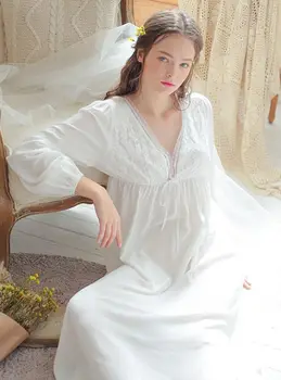 Vintage Sexiga Sleepwear Kvinnor Bomull Medeltida Nattlinne White Deep V Hals Backless Princess Natt Klä Plus Size underkläder T42