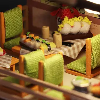 DIY Dockskåp i Trä Kit 3D Monteras Sushi Shop Handgjorda Hus Mini Stuga För Jul, Födelsedag, alla Hjärtans Dag Present Madera