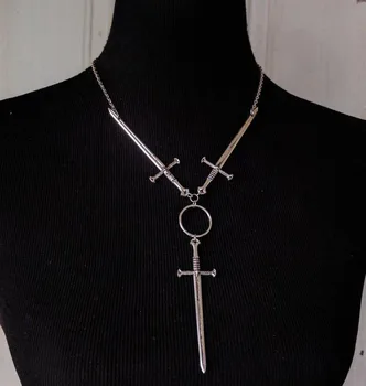 Goth stil Smycken silverpläterade Kors krets Tre av Svärd Choker Halsband
