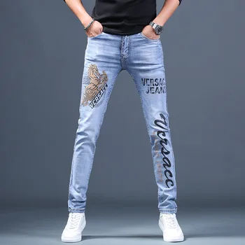 Grossist 2020 Mode Avslappnad tonåringar mens tryckt Denim jeans för män byxor helt smala fötter casual byxor broderier denim jeans